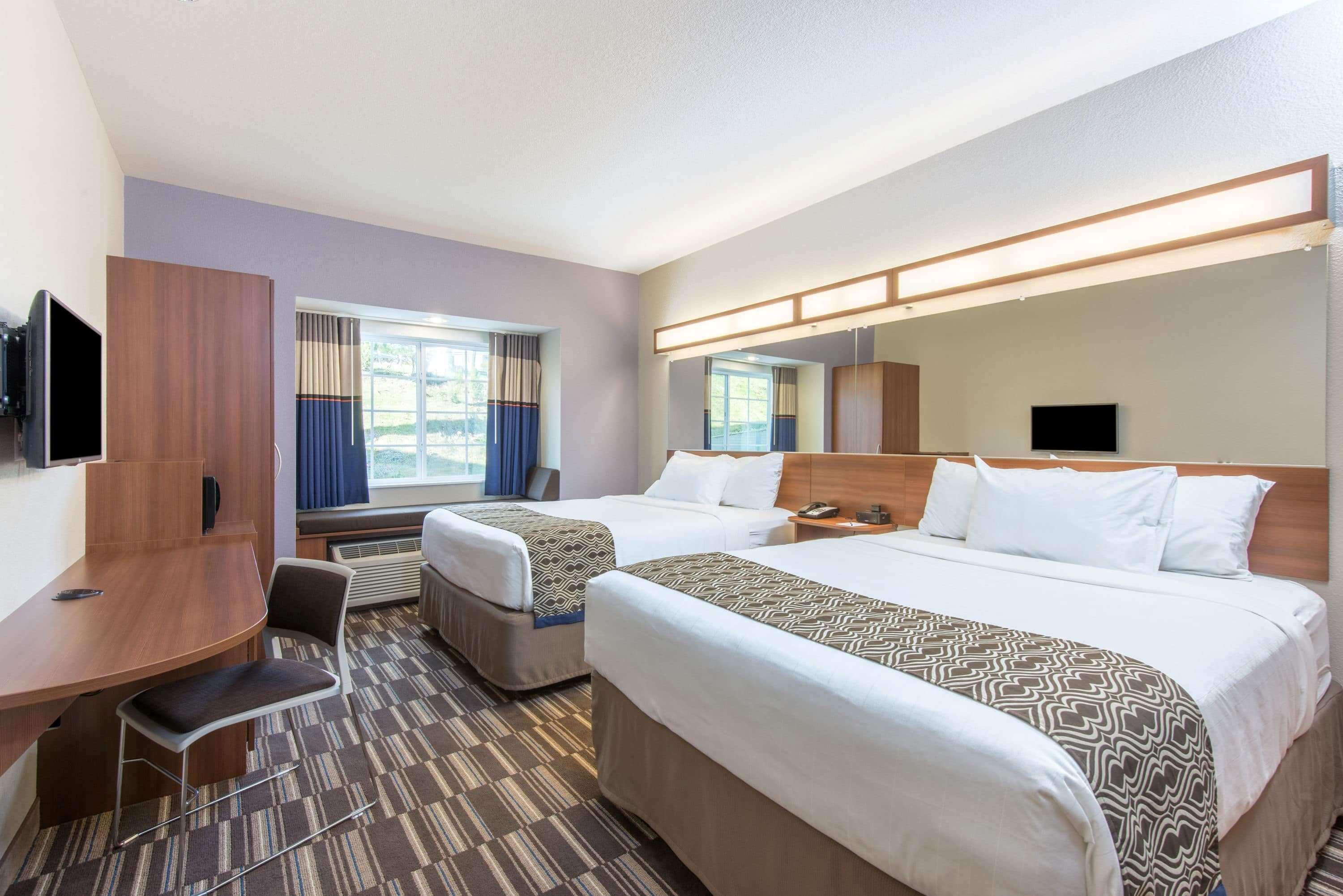 Microtel Inn & Suites By Wyndham Cadiz Екстериор снимка