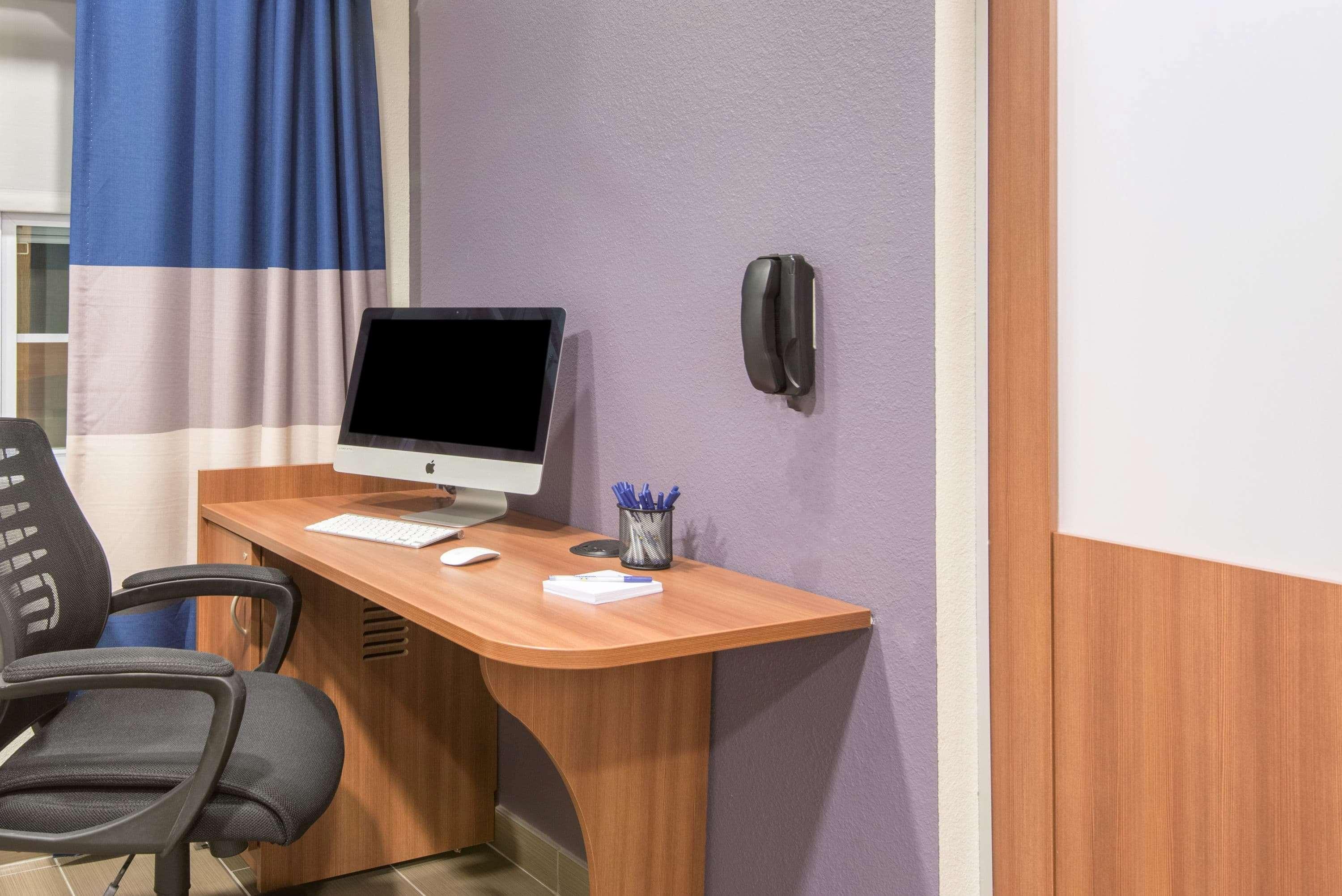Microtel Inn & Suites By Wyndham Cadiz Екстериор снимка