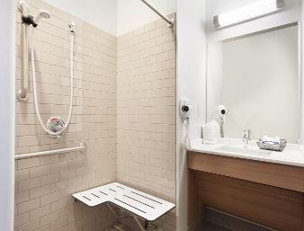 Microtel Inn & Suites By Wyndham Cadiz Екстериор снимка