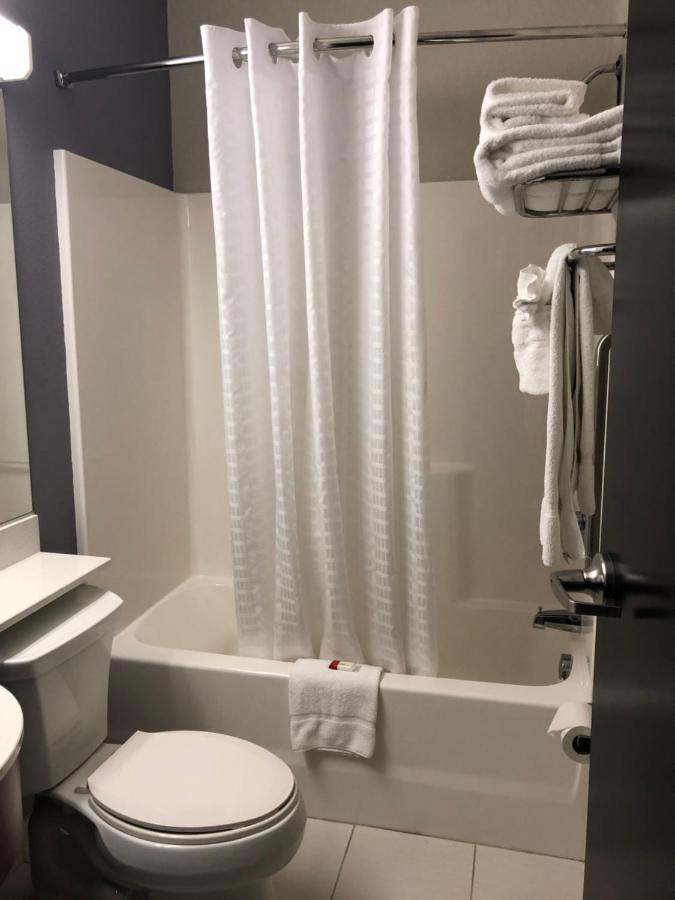 Microtel Inn & Suites By Wyndham Cadiz Екстериор снимка