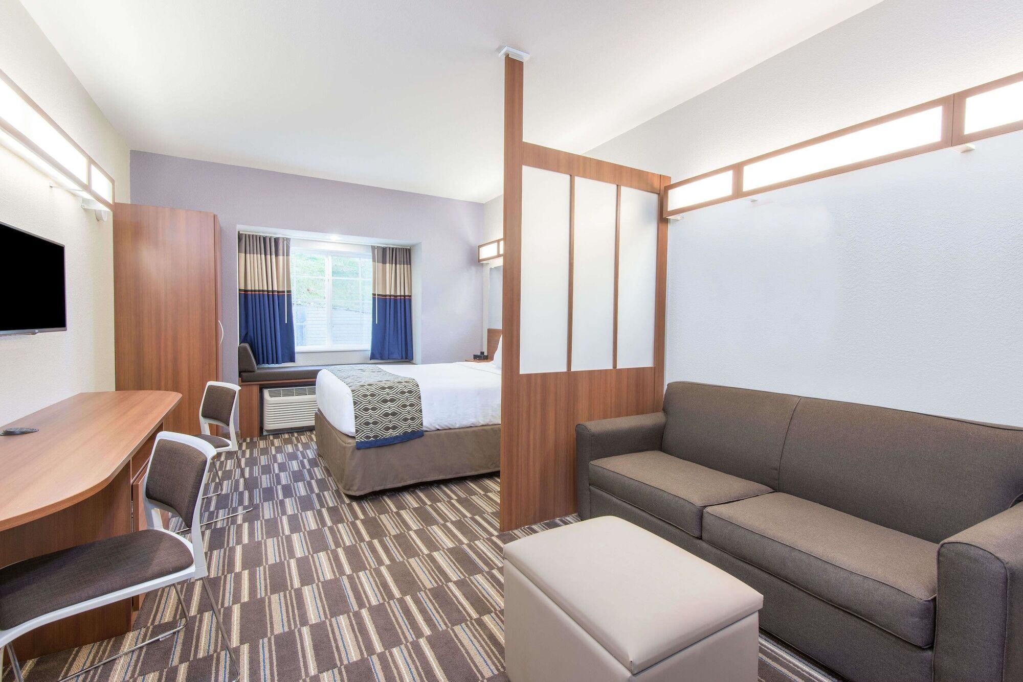 Microtel Inn & Suites By Wyndham Cadiz Екстериор снимка